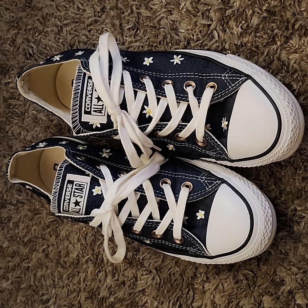 Daisy Embroidered Converse